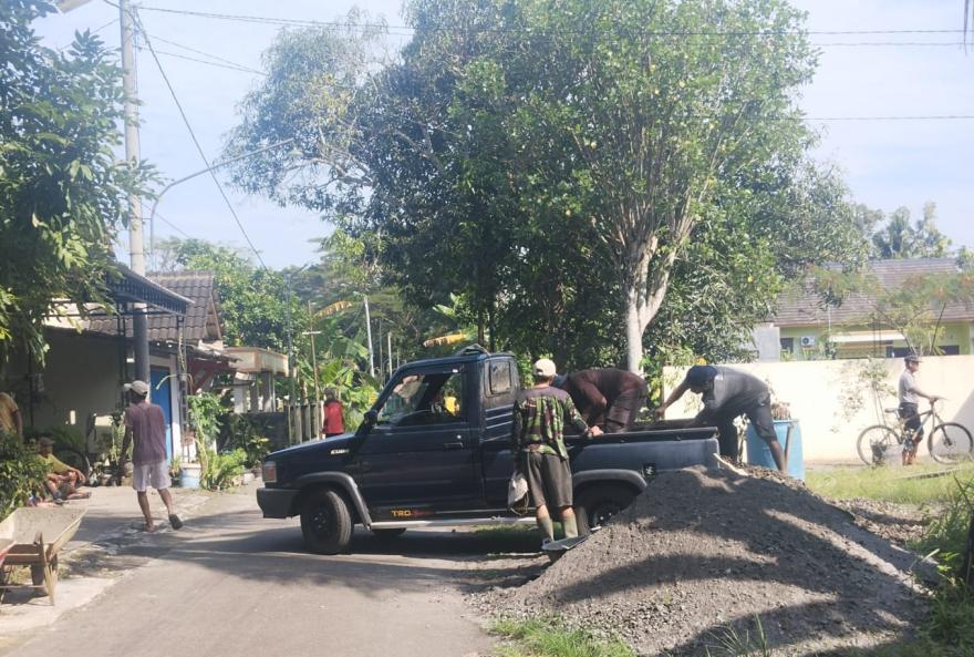 Mandiri, Kerja Bakti Swadaya RT 07, Karangtengah Kidul, Margosari